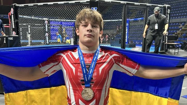 Вінничанин Максим Вебрецький виграв «золото» на чемпіонаті Європи з ММА