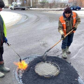 50495101-ea5a-4e78-8fbf-7b214ddb (1) Зимовий ремонт доріг у Вінниці: як працюють бригади за мінусових температур