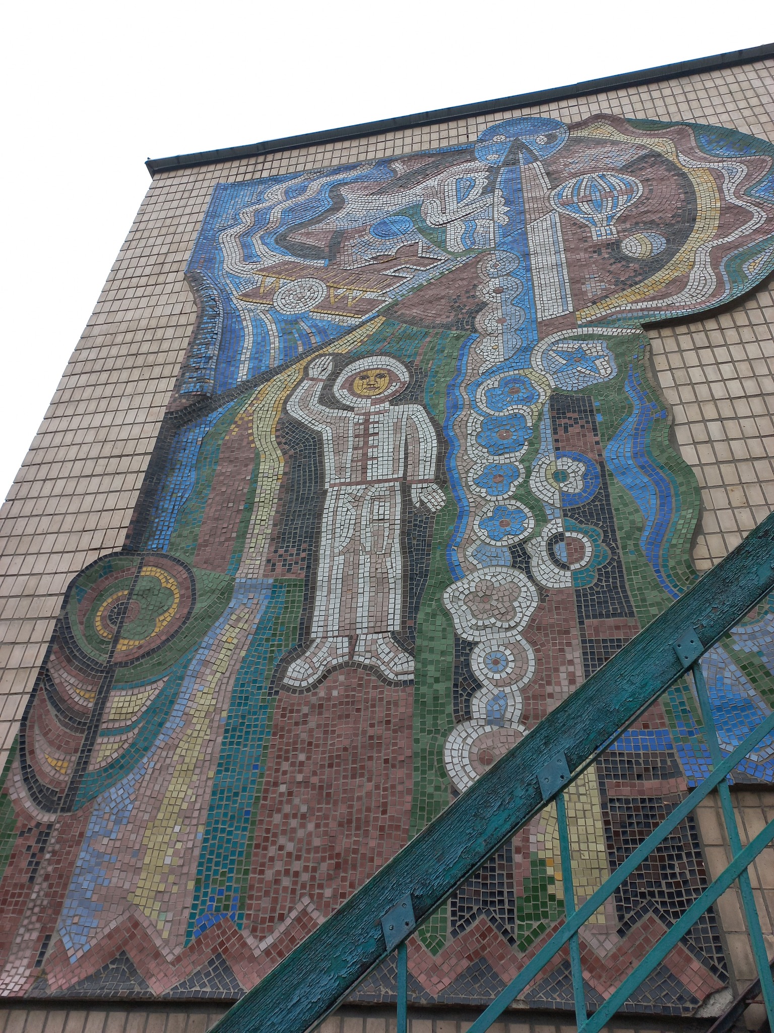 Мистецтво на стінах дитсадка: мозаїки про космос та дитинство визнали пам’яткою Вінниці