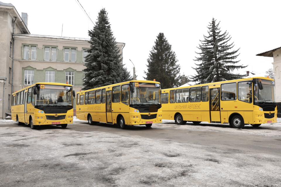 Громади Тульчинського району отримали нові шкільні автобуси