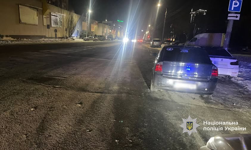 У Вінниці водій Opel збив пішоходів на переході: поліція з’ясовує обставини ДТП