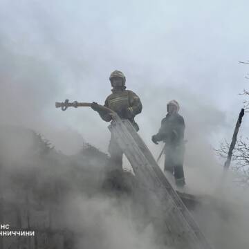 Сім пожеж за добу: горіли авто та житлові будинки