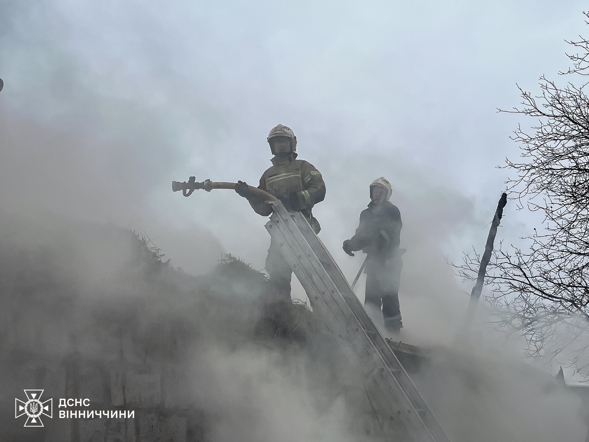 Сім пожеж за добу: горіли авто та житлові будинки