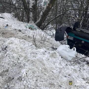 Загибель пасажира та травмування пішохода: правоохоронці з’ясовують обставини аварій на Вінниччині