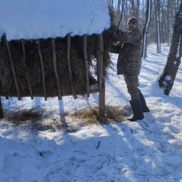 У «Кармелюковому Поділлі» підгодовують лісових мешканців