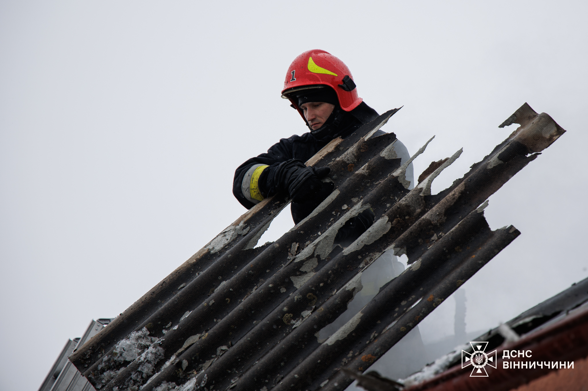 Надзвичайники Вінниці врятували приватний будинок від повного знищення