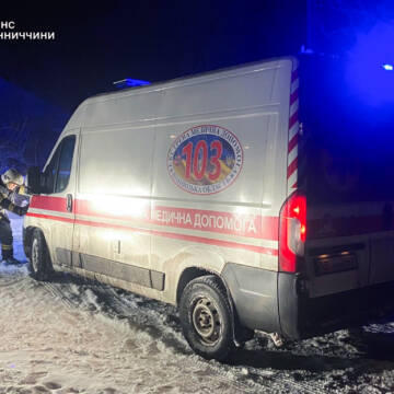 Рятувальники тричі допомагали «швидким» долати засніжені дороги на Вінниччині