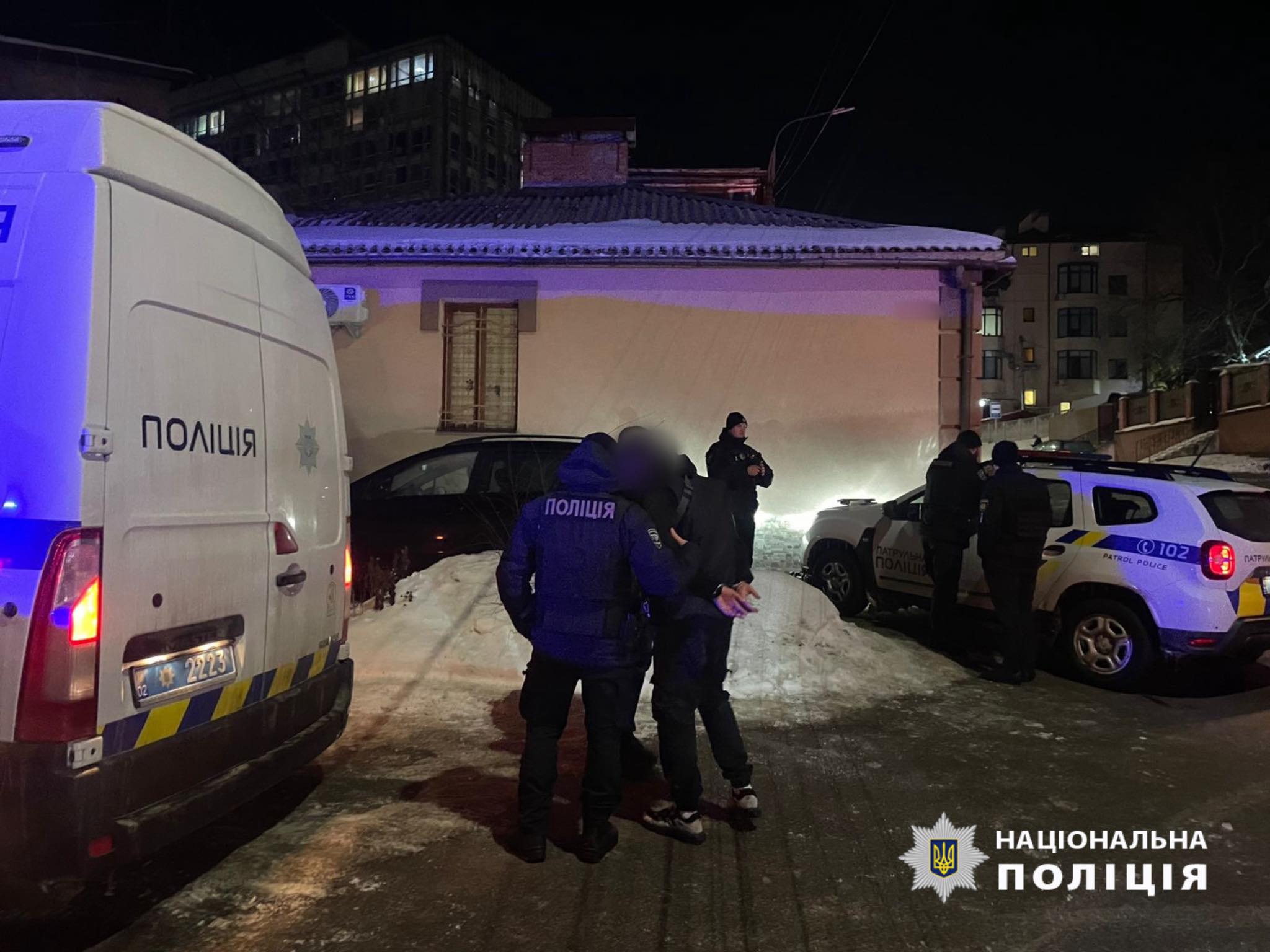 У Вінниці чоловік зайшов у кафе з гранатою: на місці працюють вибухотехніки