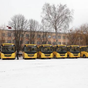 На Вінниччині громади отримали нові інклюзивні шкільні автобуси для дітей