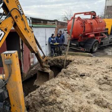Аварія під гаражами: чому мешканці трьох вулиць Вінниці залишилися без води