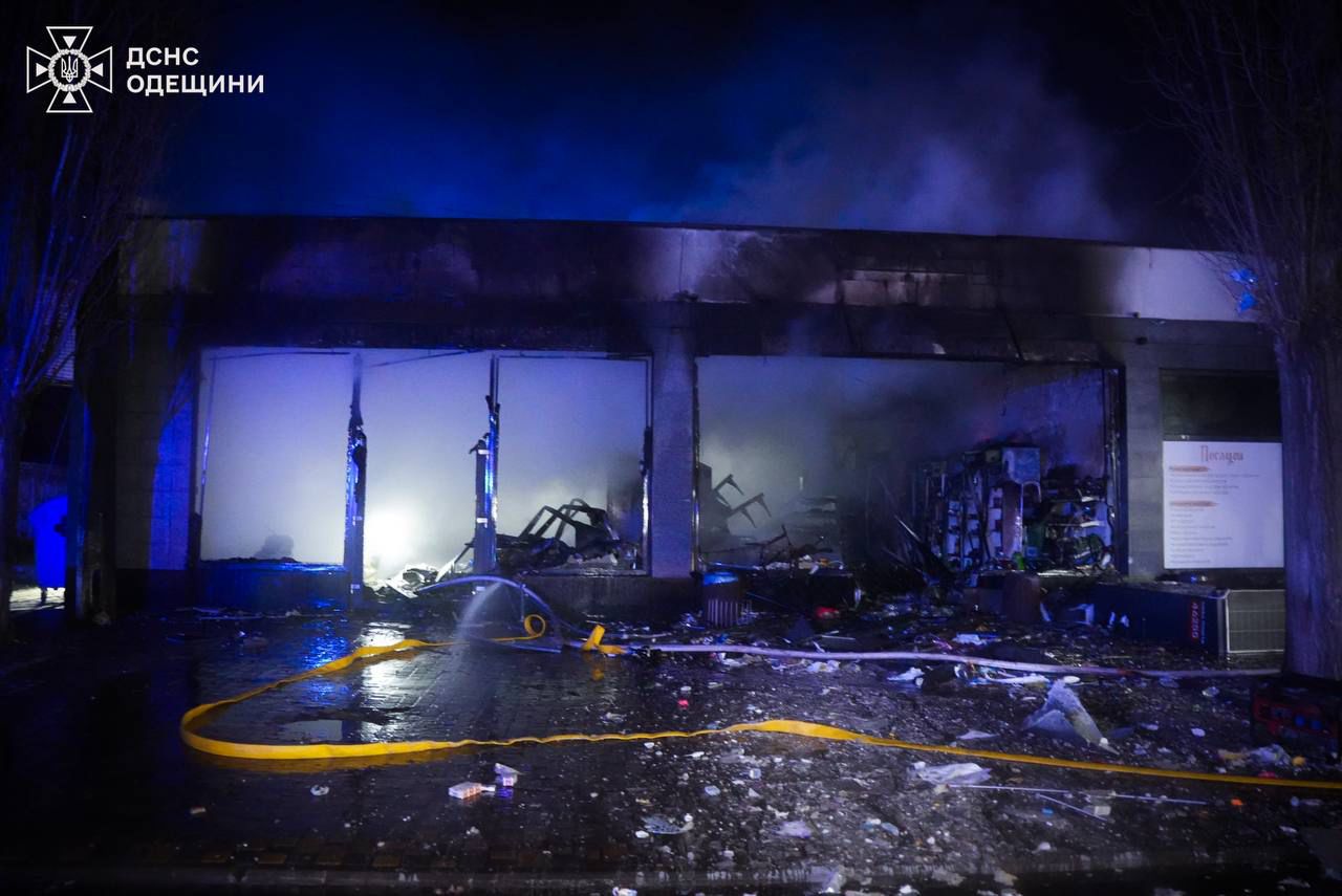 Росія атакувала Україну ракетами й дронами: є руйнування та постраждалі