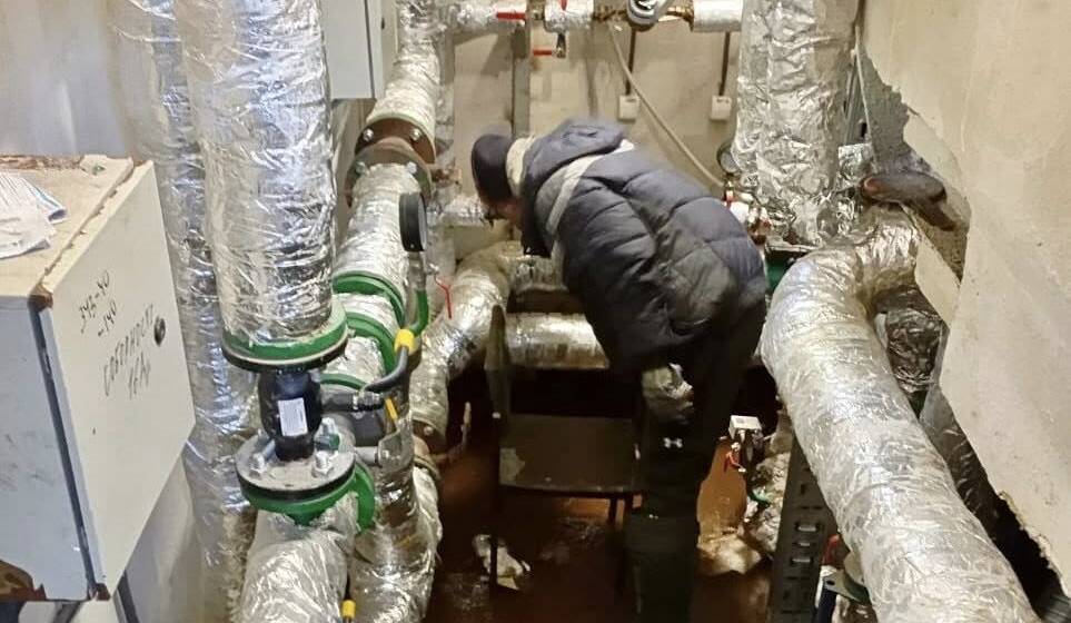 Ремонтні бригади з Вінниччини допомагають відновлювати тепло в Києві