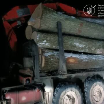 637597186_1351840793634486_6800758421422684877_n На Вінниччині викрили незаконне транспортування деревини