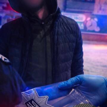 638124596_1360840596075722_6069333140396845198_n На проспекті Коцюбинського патрульні затримали чоловіка з пакунком наркотиків