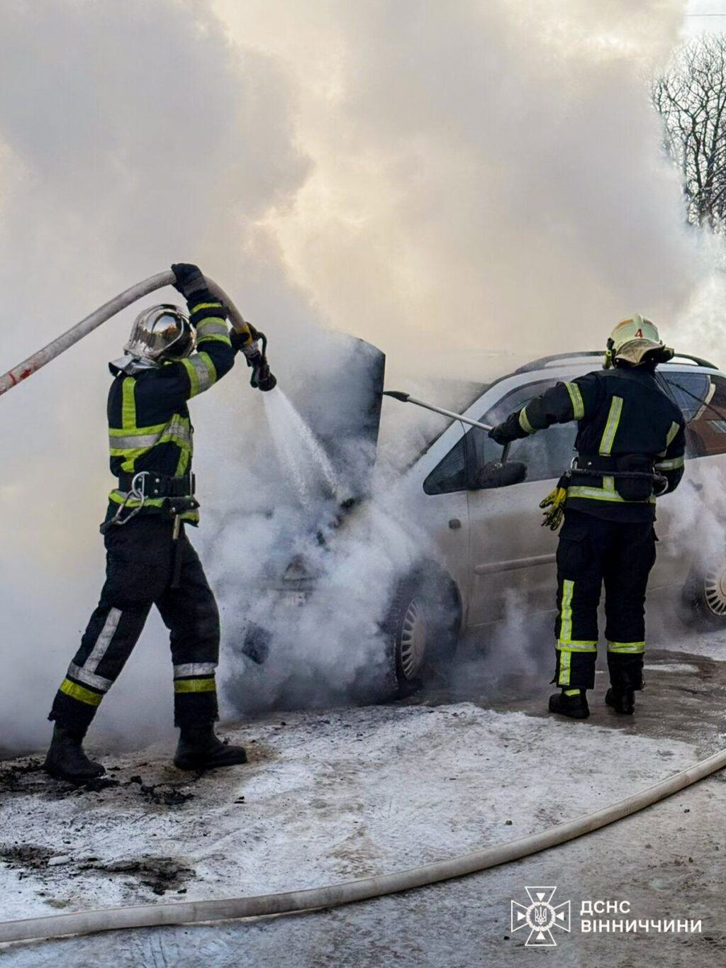 У Вінниці спалахнув автомобіль через несправність паливної системи