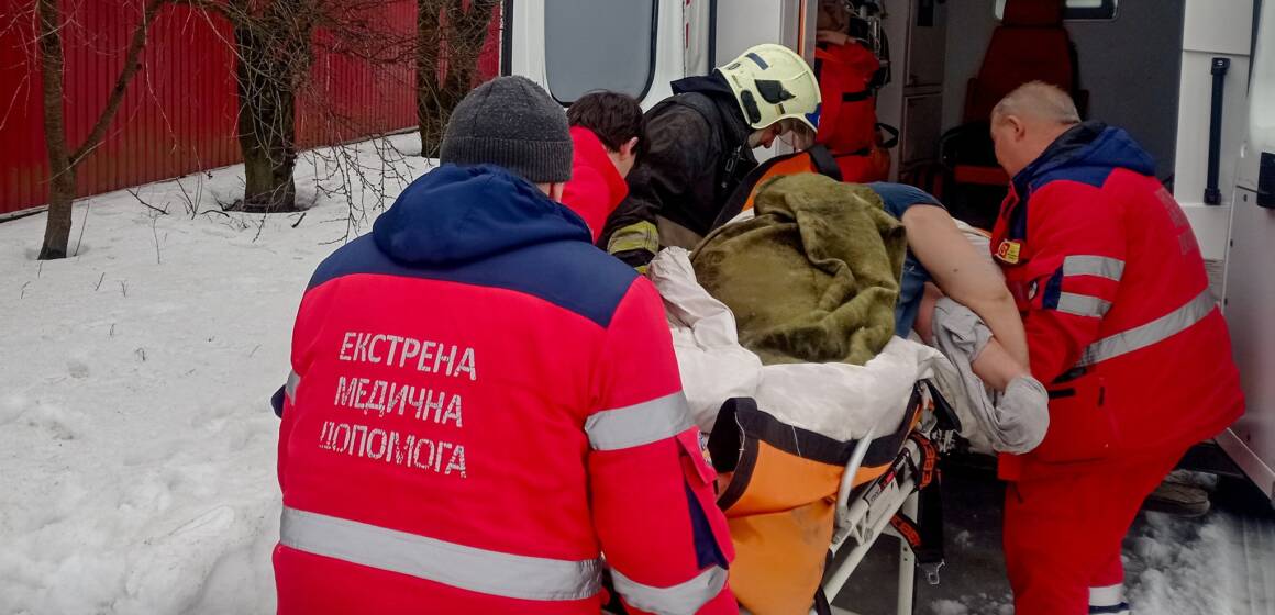 641291512_1398085872330965_7304309928516679380_n Паління ледь не забрало життя: на Вінниччині бійці ДСНС врятували чоловіка