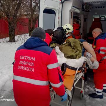 Паління ледь не забрало життя: на Вінниччині бійці ДСНС врятували чоловіка