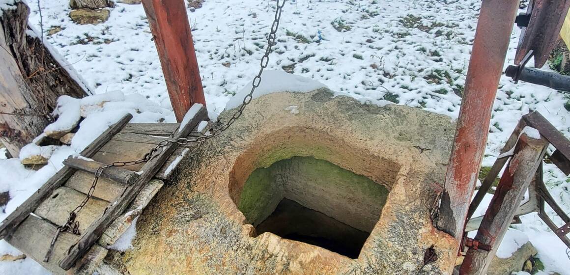 Кам’яні скарби Поділля: у мережі показали унікальні старовинні криниці села Стіна