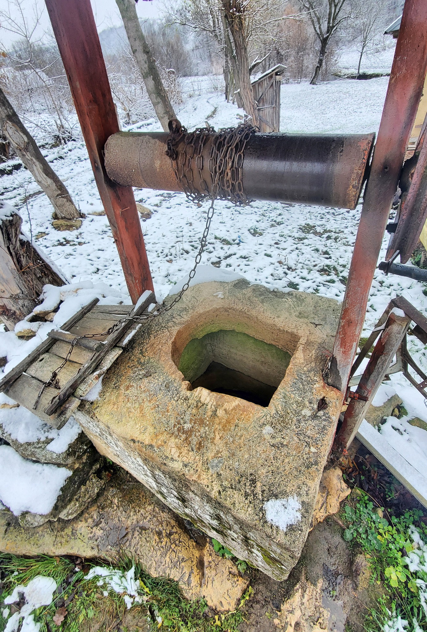 Кам’яні скарби Поділля: у мережі показали унікальні старовинні криниці села Стіна