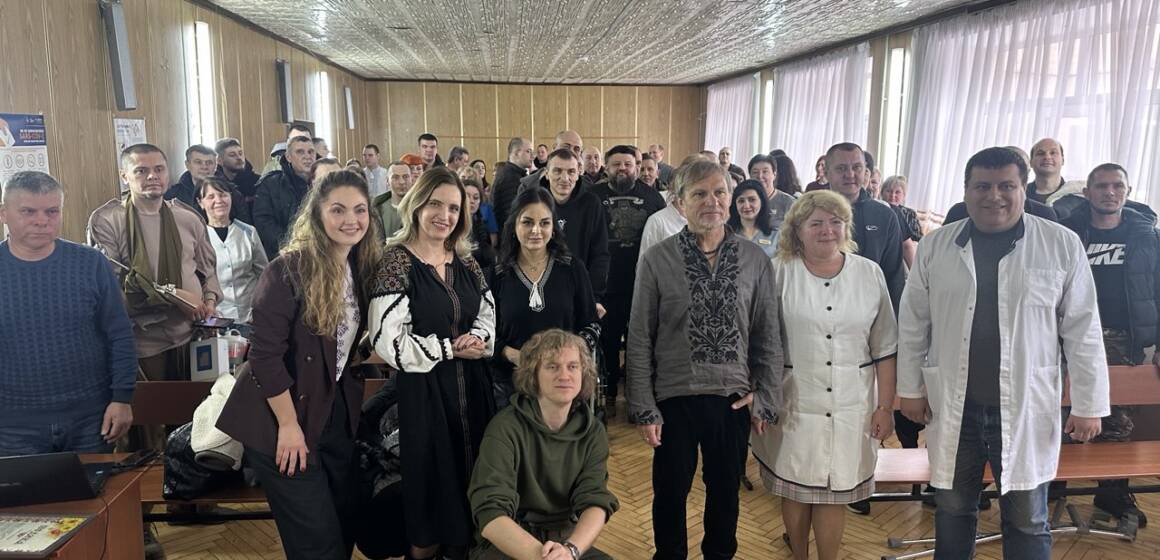 Олег Скрипка зустрівся з вінницькими ліцеїстами-волонтерами