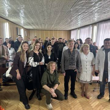 Олег Скрипка зустрівся з вінницькими ліцеїстами-волонтерами