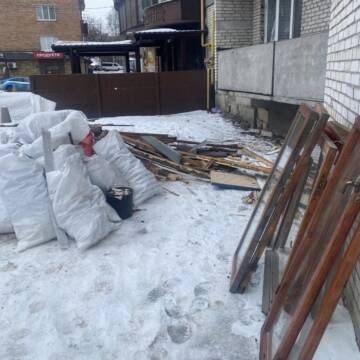 Посеред двору складав будівельне сміття: у Вінниці оштрафували порушника