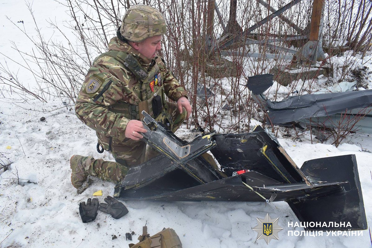 Наслідки ворожої атаки на Вінниччині: фахівці вилучають фрагменти «Шахедів» та ракет