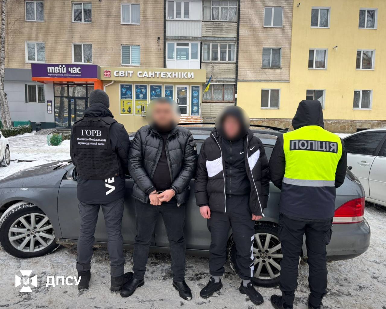 Надувний матрац за $6000: на Вінниччині прикордонники зірвали «комфортний» заплив через Дністер