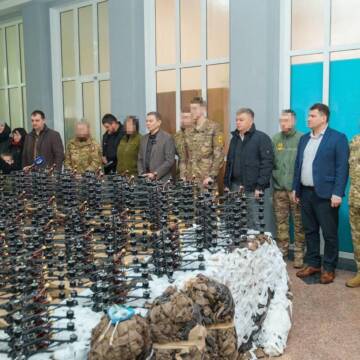 400 FPV-дронів, 540 окопних свічок та маскувальні сітки: Міжрегіональний координаційний гуманітарний штаб передав чергову допомогу захисникам