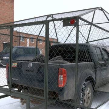 Автівку з антидроновим захистом для захисників відновили вінницькі майстри