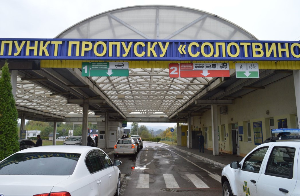 На кордоні з Румунією обмежать рух через ремонт мосту через Тису