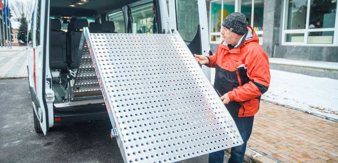 SER00691 Міжнародна підтримка: Вінниця отримала автобус для маломобільних мешканців