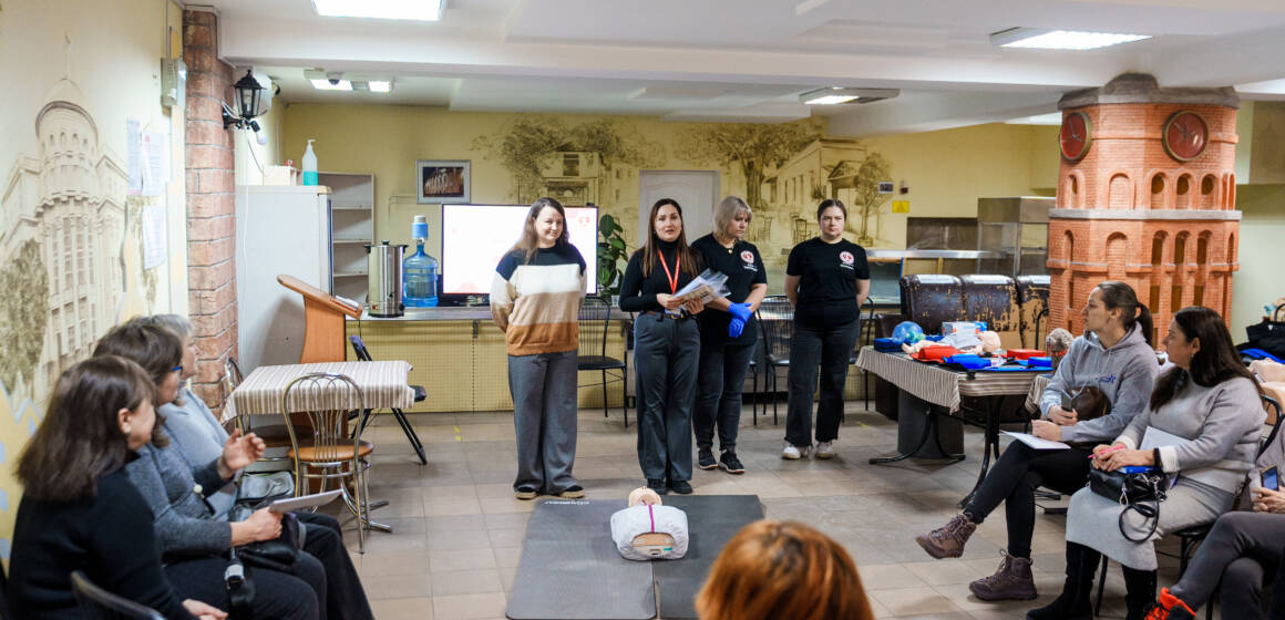 Як рятувати життя до приїзду медиків: у Вінниці для голів ОСББ провели навчання