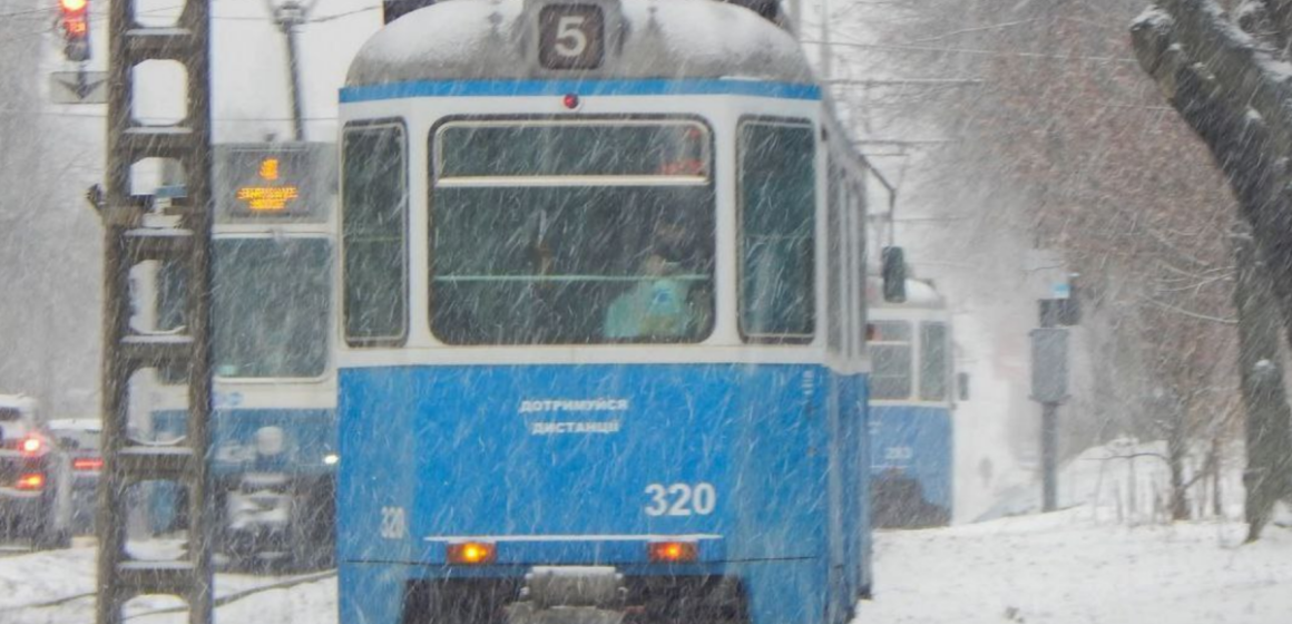 Через складні погодні умови 2 лютого у місті змінено рух трамваїв і тролейбусів