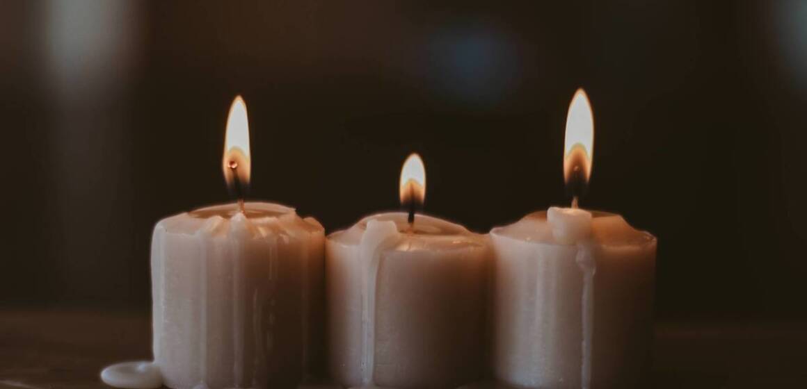 Як правильно палити свічки, щоб вони горіли довше
