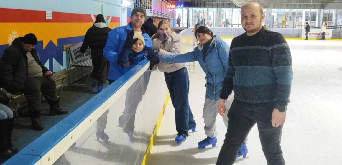 Для ветеранів та учасників бойових дій організували у Вінниці катання на ковзанах