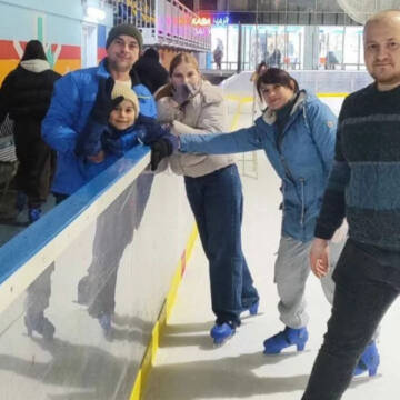 Для ветеранів та учасників бойових дій організували у Вінниці катання на ковзанах
