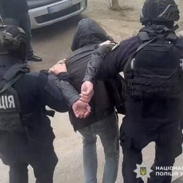 8 років тюрми за відібрану сумку присудили у Вінниці рецидивісту