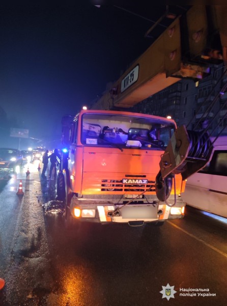 У Вінниці чоловік загинув під колесами автокрана