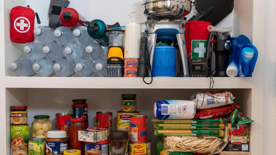 Через загрозу обстрілів українцям радять заздалегідь запастися водою та продуктами