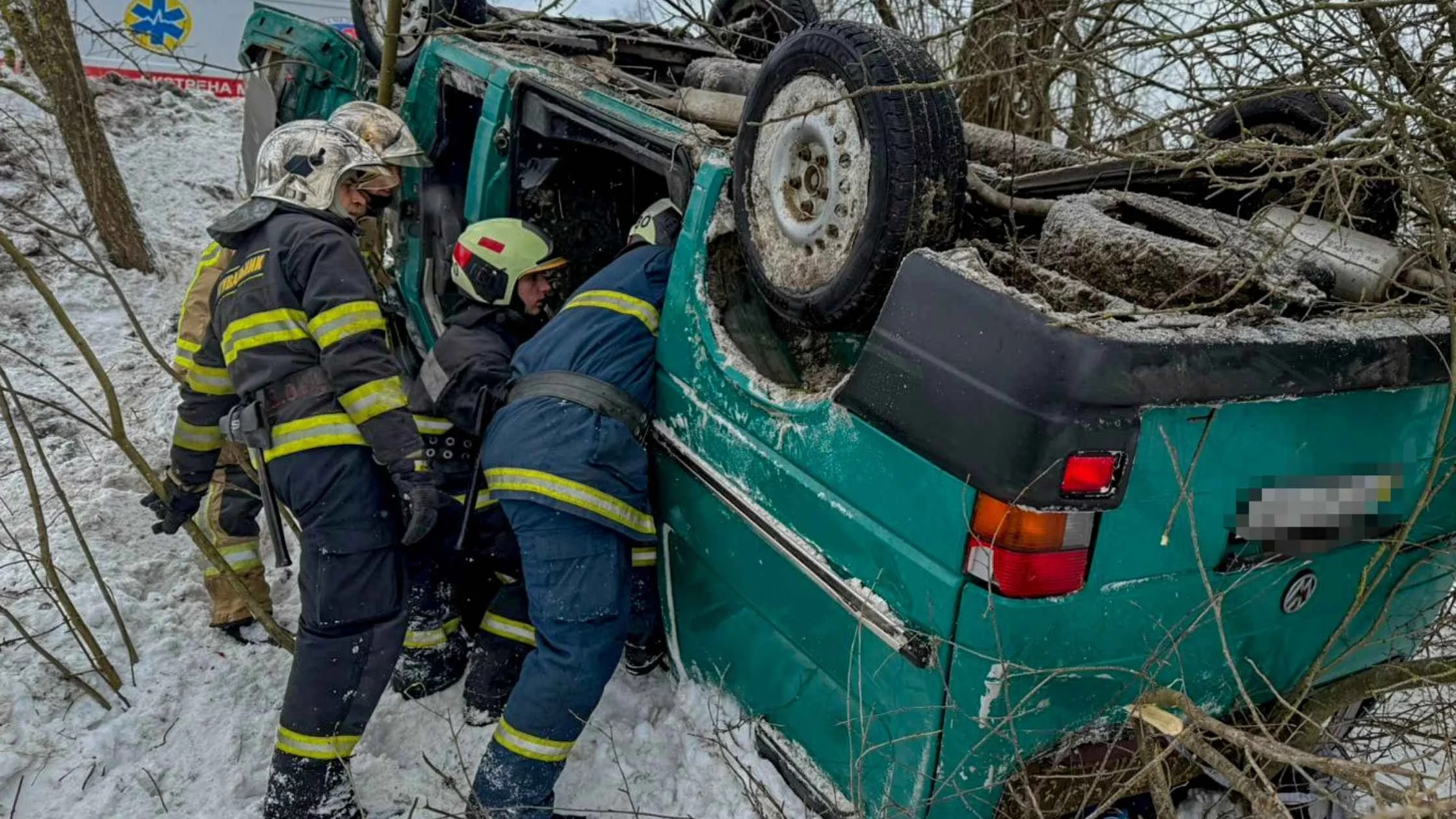 На Вінниччині перекинувся мікроавтобус з пасажирами, один із них загинув
