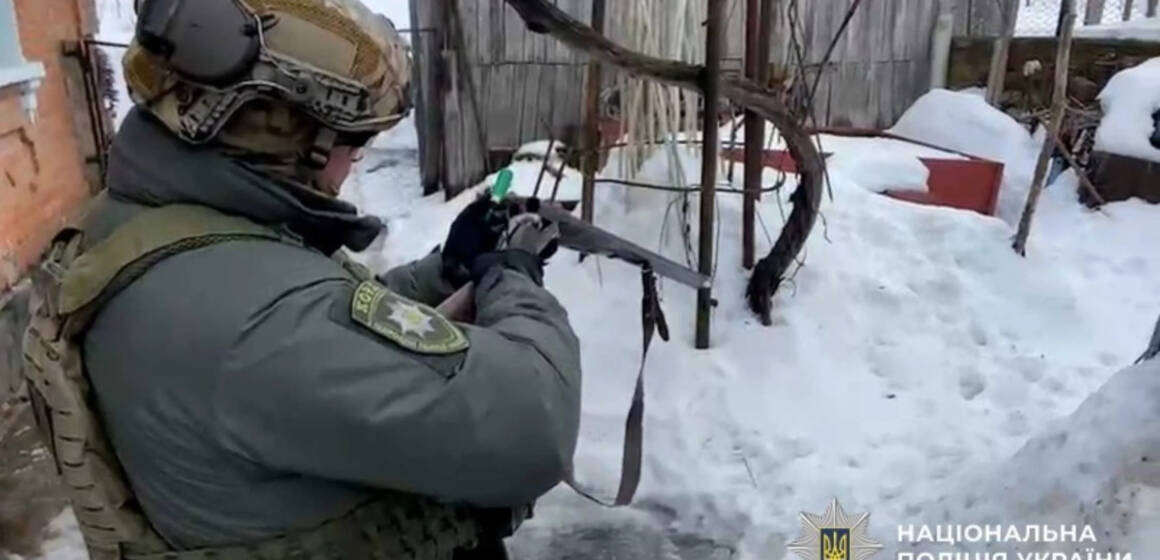 На Вінниччині підозрюваний зустрів поліцію з зарядженою рушницею
