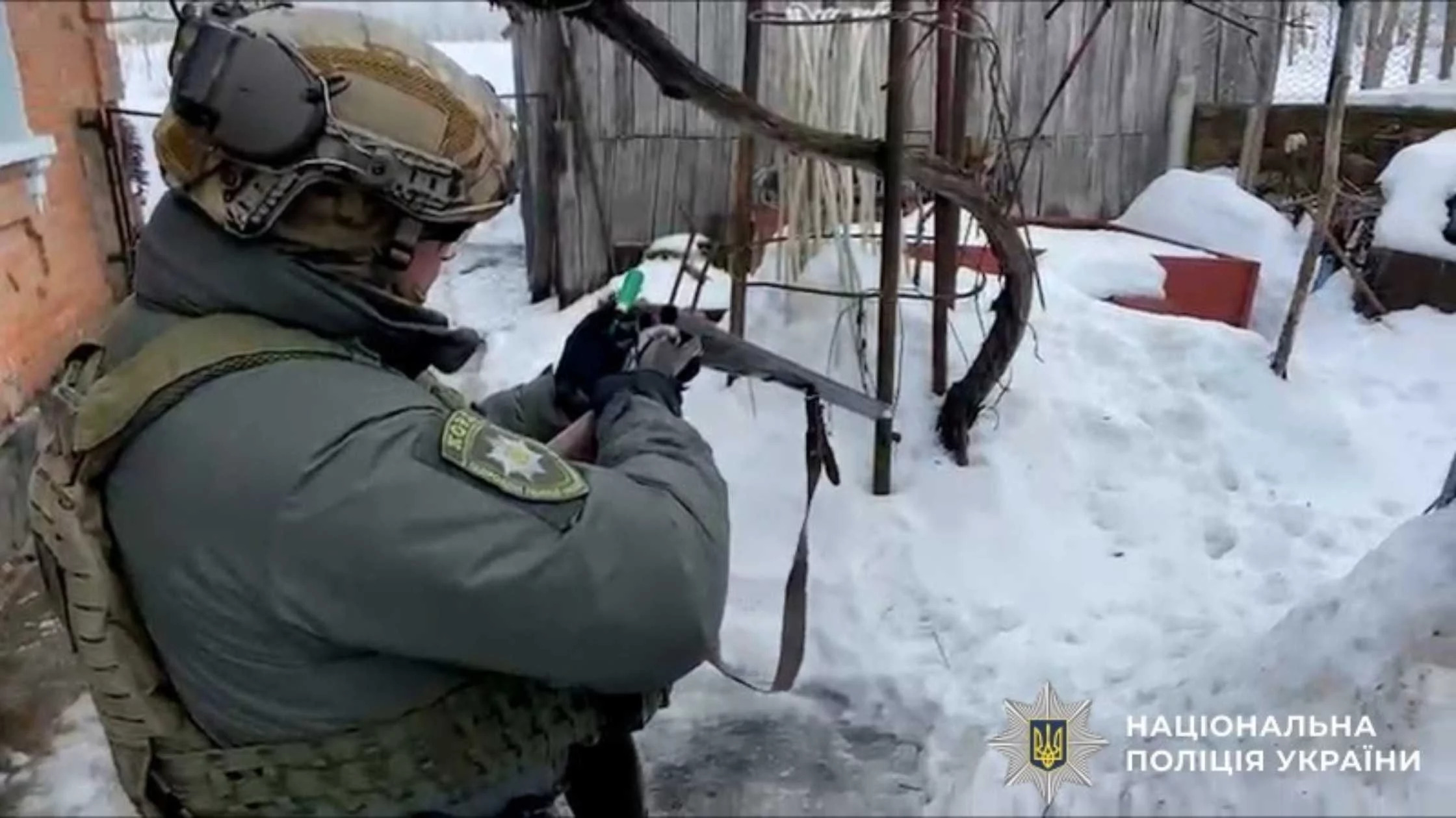 На Вінниччині підозрюваний зустрів поліцію з зарядженою рушницею