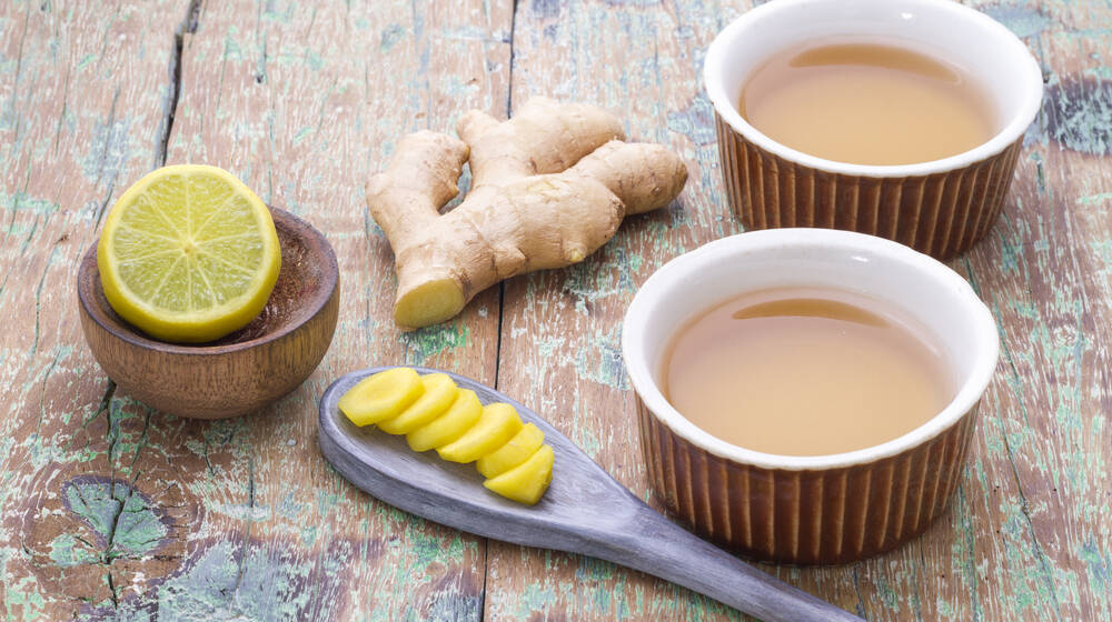 refreshing ginger tea on the table Сезон застуд: як підтримати імунітет за допомогою ароматного імбирного чаю