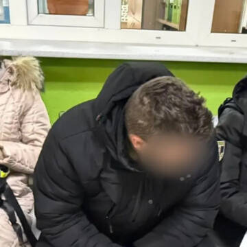 Вінничанин купив права та прийшов до сервісного центру з’ясувати, чому їх немає в “Дії”