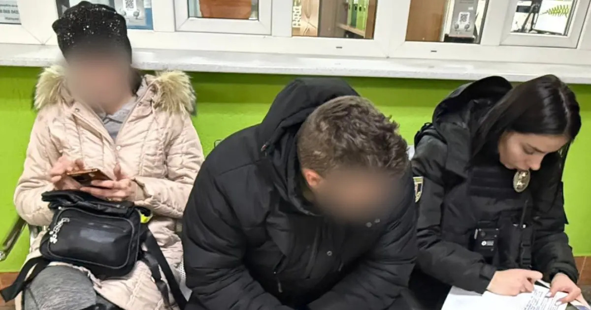 Вінничанин купив права та прийшов до сервісного центру з’ясувати, чому їх немає в “Дії”