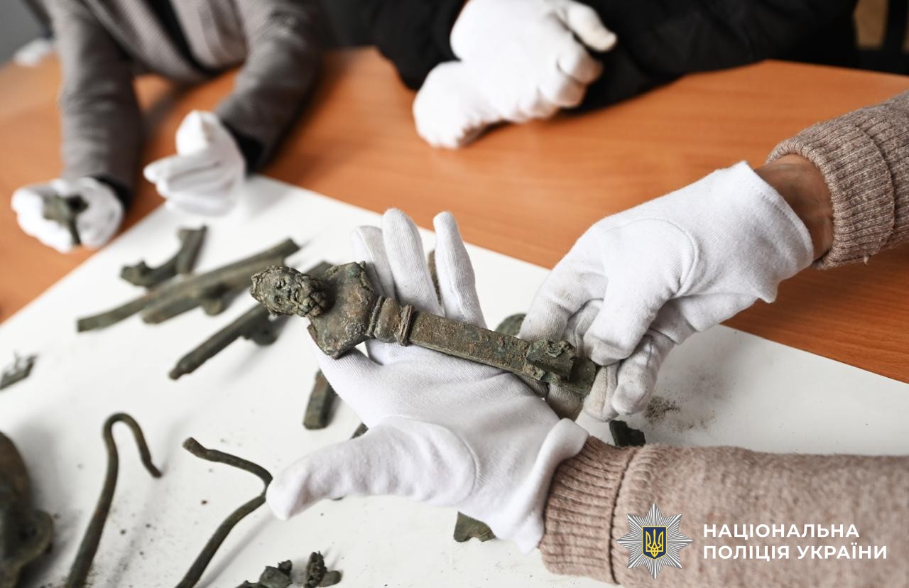 На Вінниччині «чорний археолог» намагався продати стародавні знахідки часів князівського поховання