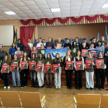 У вінницькому ліцеї №29 відзначили учнів, які допомагають фронту