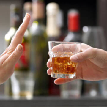 Безкоштовна допомога та центри в кожному регіоні: як в Україні долатимуть алкогольну залежність