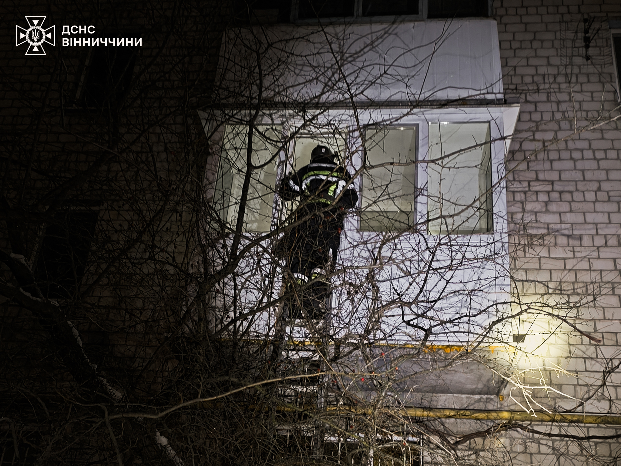 У Вінниці рятувальники двічі за добу екстрено відкривали двері квартир